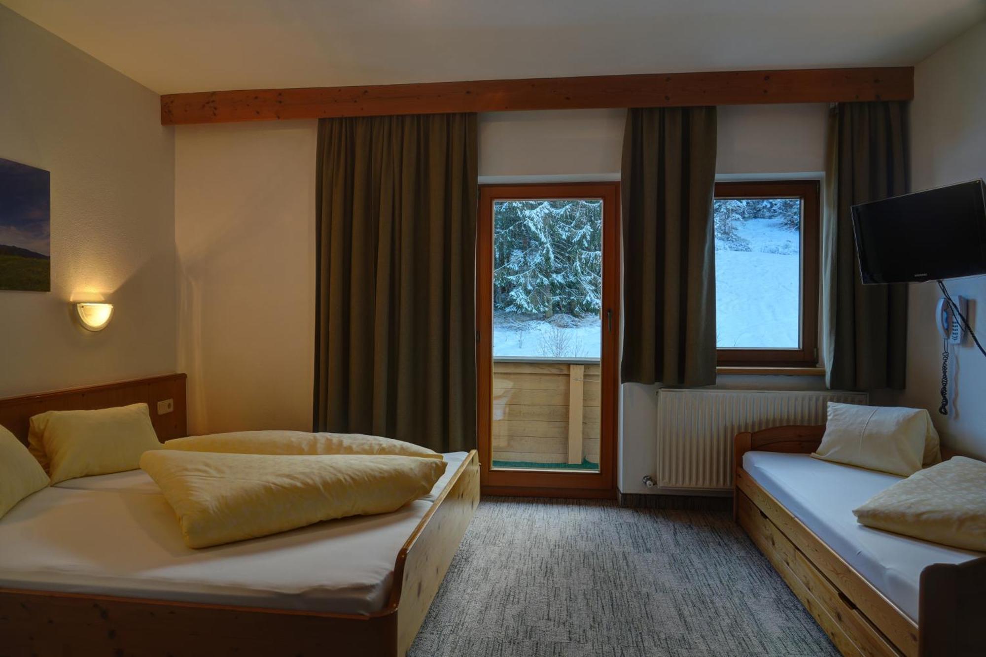 Ferienhotel Iris Ауфах Екстериор снимка